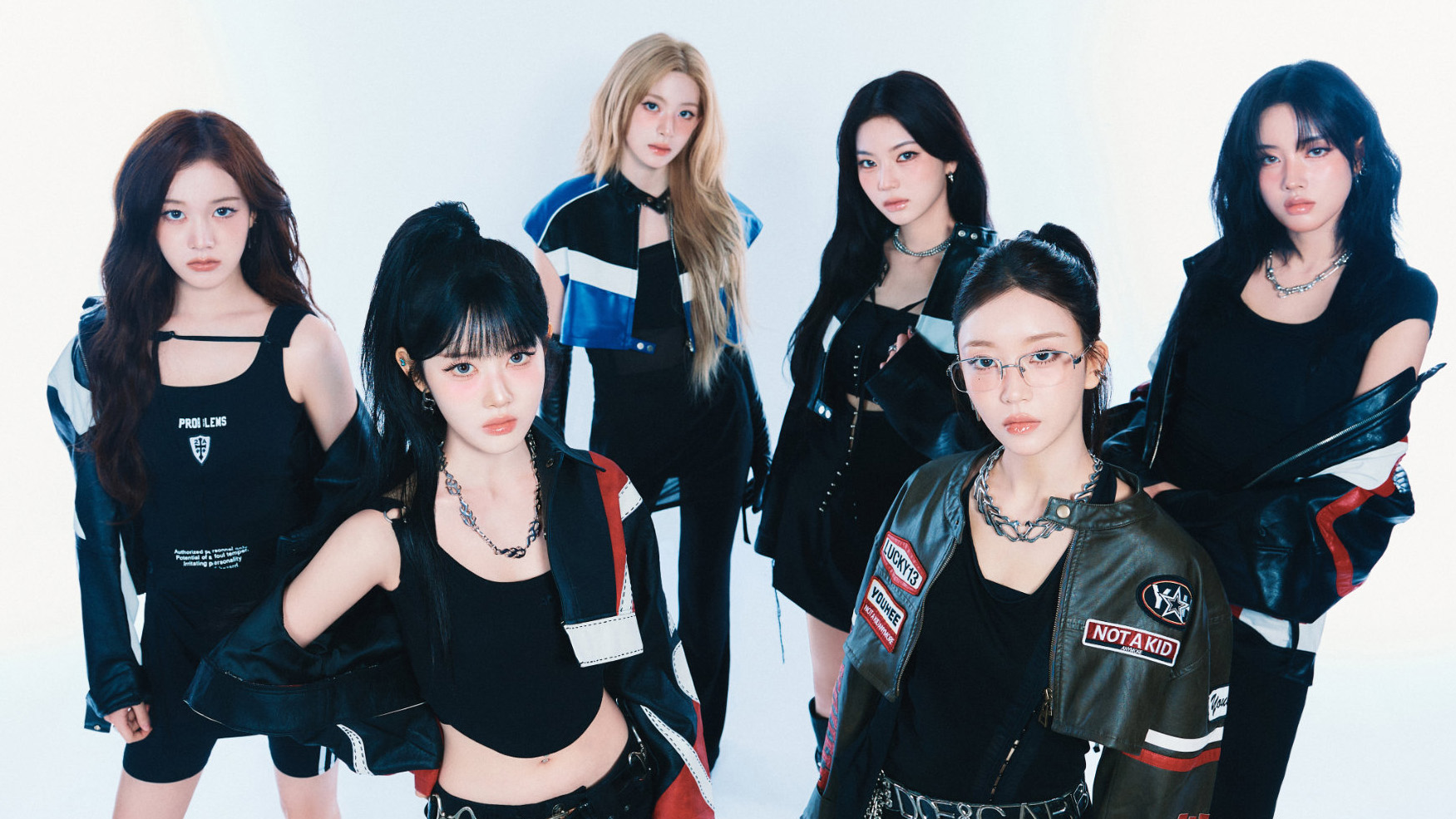 STAYC Japan 1st Full Album STAY ALIVE